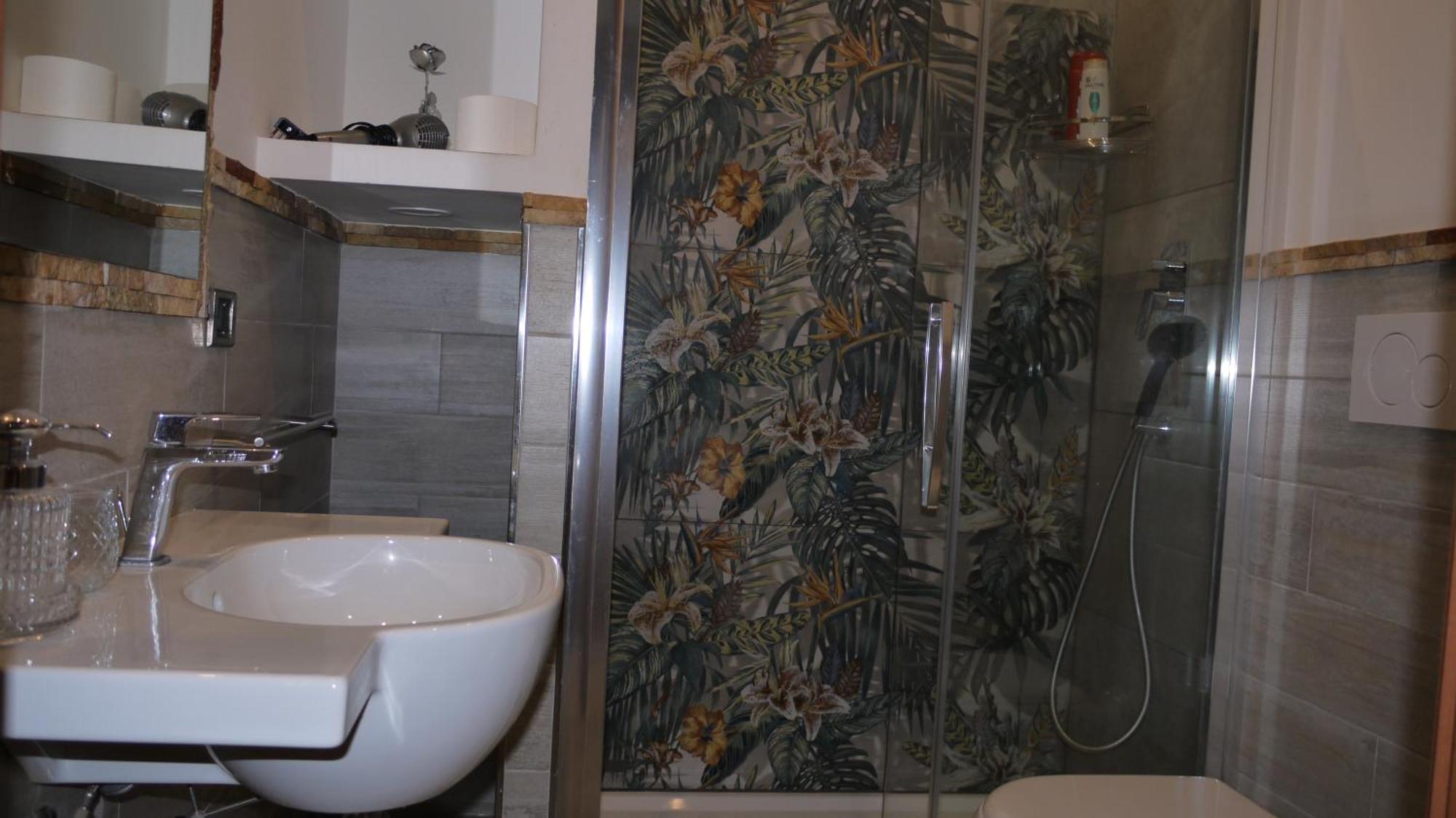 Charming With 3 Bedrooms Appartement *